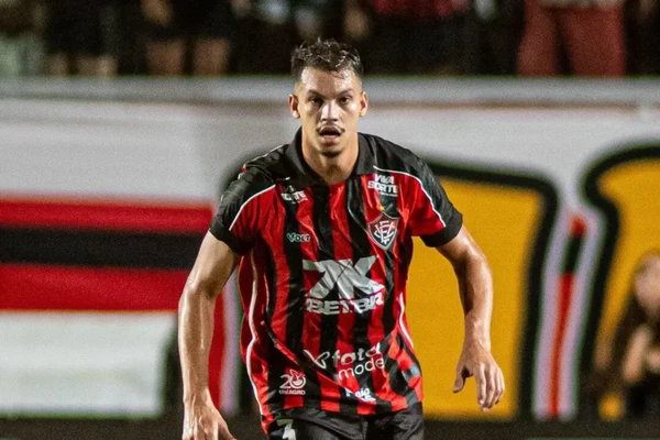 Zé Marcos será titular contra o Bragantino 
