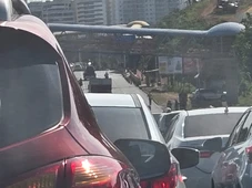Imagem - Caminhão quebrado gera congestionamento na Avenida Paralela