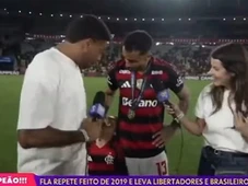 Imagem - Filho de jogador do Flamengo revela ser torcedor do Fluminense ao vivo: 'Corta, corta'