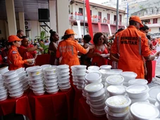 Imagem - 'Não tem como ser bombeiro sem fé em Santa Bárbara’: bombeiros da Bahia renovam devoção à padroeira com caruru e banho de água benta