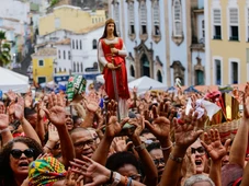 Imagem - Fé em vermelho: devotos lotam o Pelourinho para celebrar Santa Bárbara