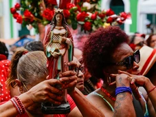 Imagem - Devoção feminina guia cortejo de Santa Bárbara em Salvador