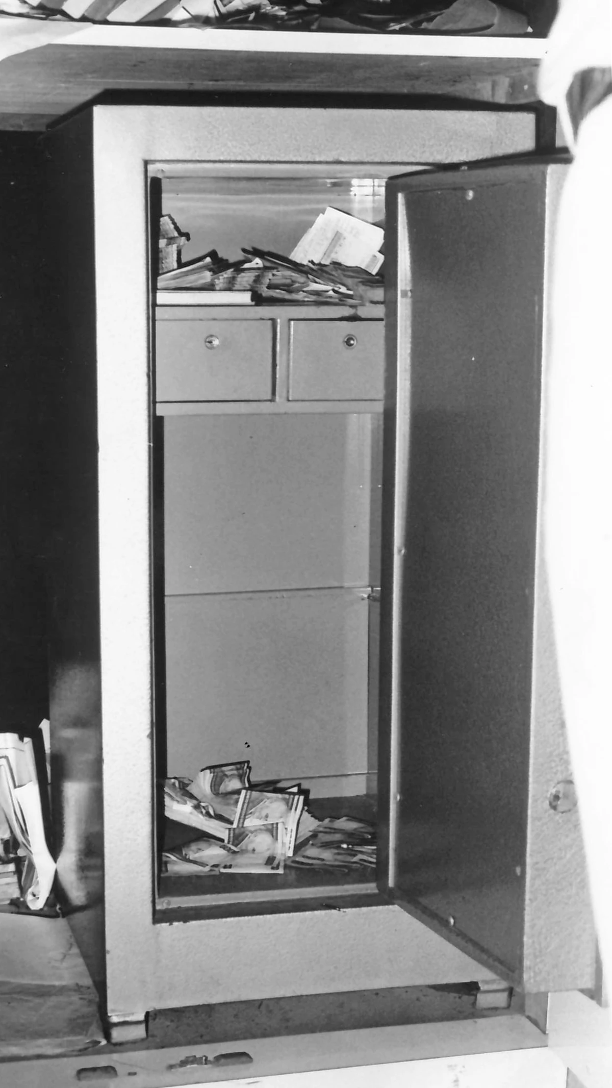 Abertura do cofre por José Ximbica/Arquivo CORREIO