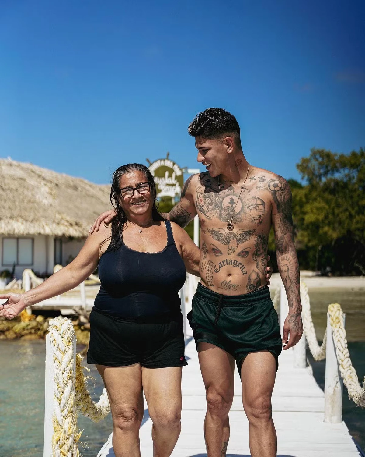 Colombiano Jorge Carrascal com a mãe, Olga por Reprodução