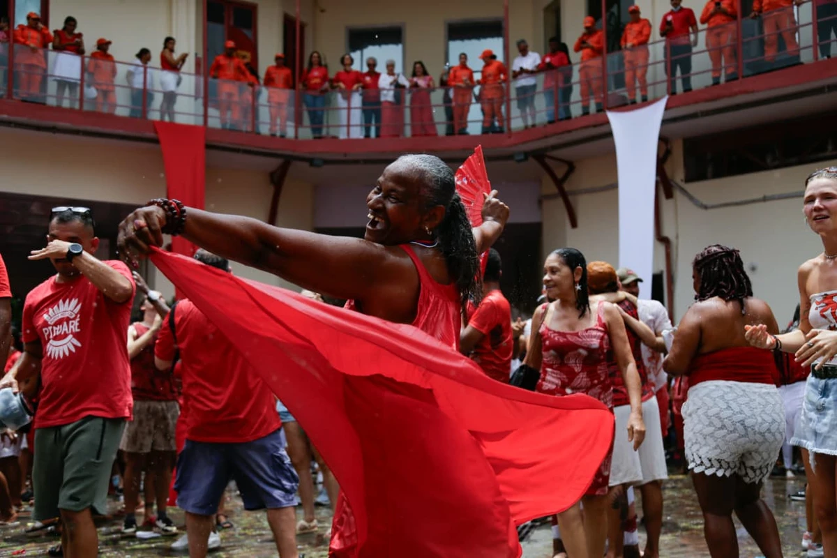Devotos se reuniram no quartel do Corpo de Bombeiros na Barroquinha por Arisson Marinho/CORREIO