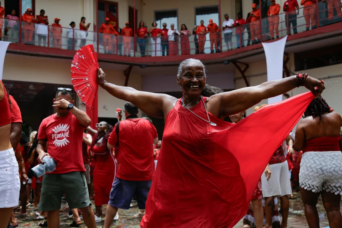 Devotos se reuniram no quartel do Corpo de Bombeiros na Barroquinha por Arisson Marinho/CORREIO