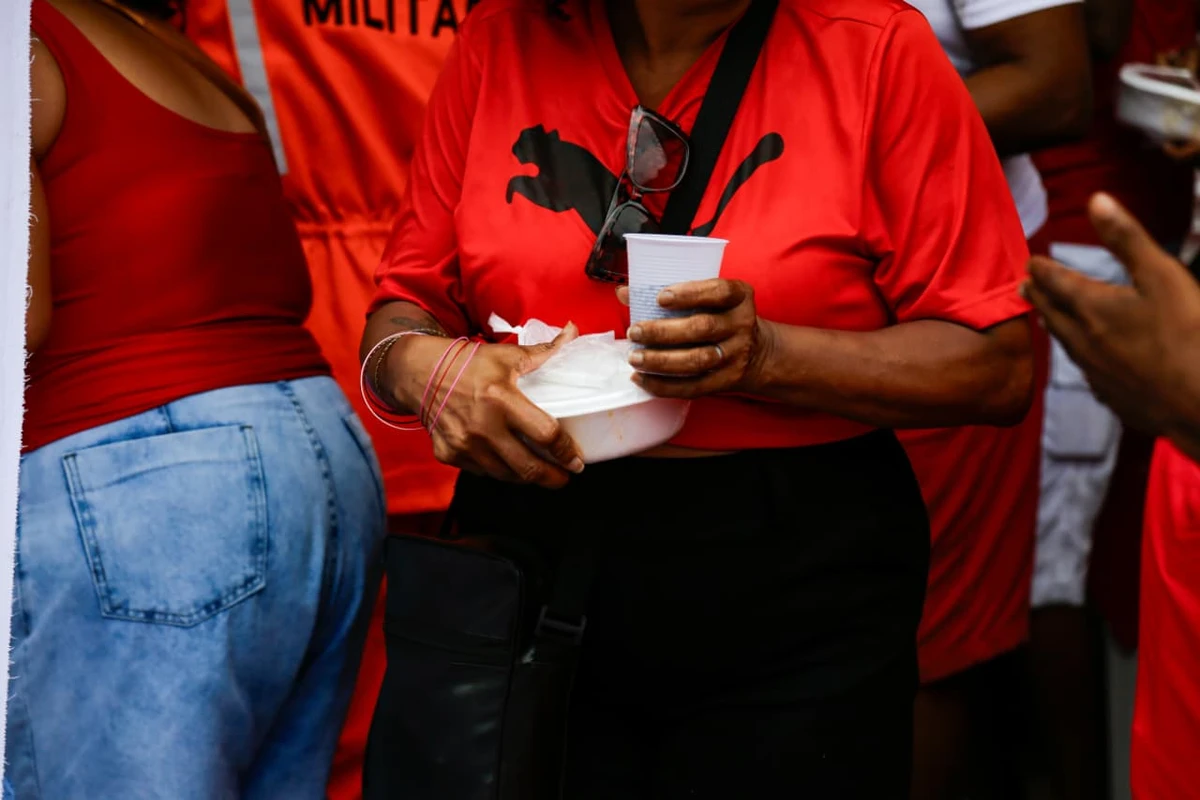 Devotos se reuniram no quartel do Corpo de Bombeiros na Barroquinha por Arisson Marinho/CORREIO