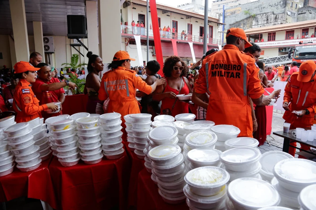 Devotos se reuniram no quartel do Corpo de Bombeiros na Barroquinha