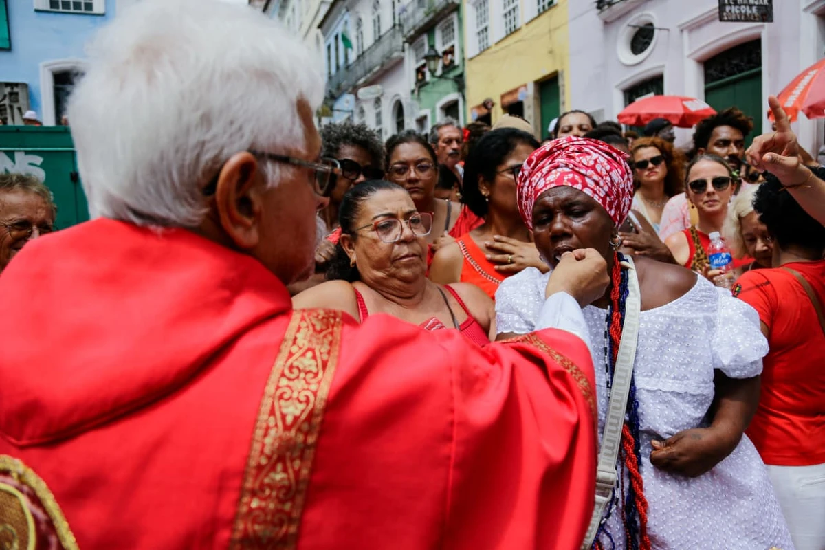 Fiéis celebram Santa Bárbara por Arisson Marinho/CORREIO