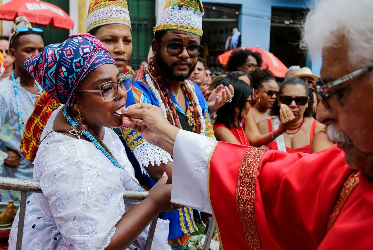 Fiéis celebram Santa Bárbara por Arisson Marinho/CORREIO