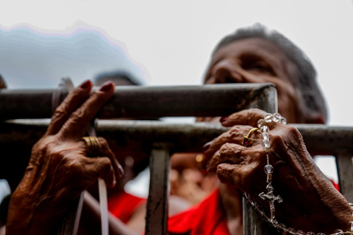 Fiéis celebram Santa Bárbara por Arisson Marinho/CORREIO