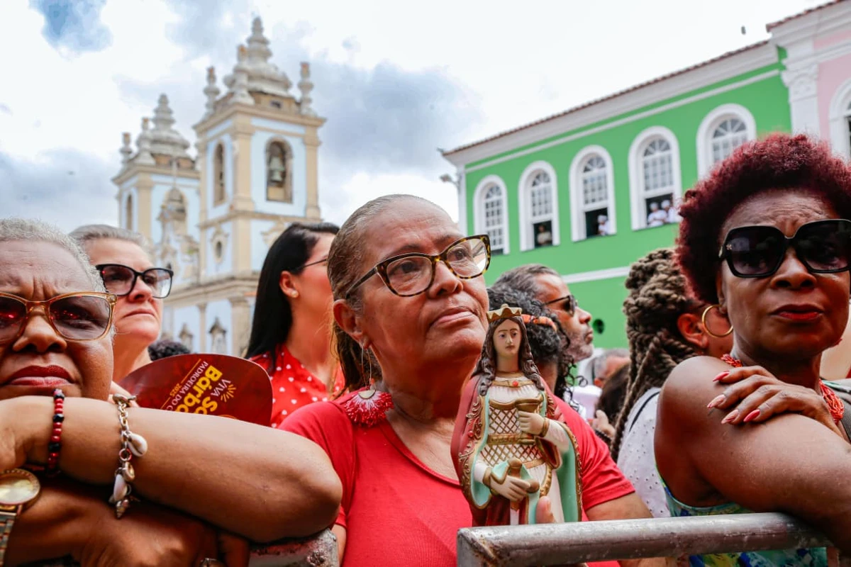 Fiéis celebram Santa Bárbara por Arisson Marinho/CORREIO