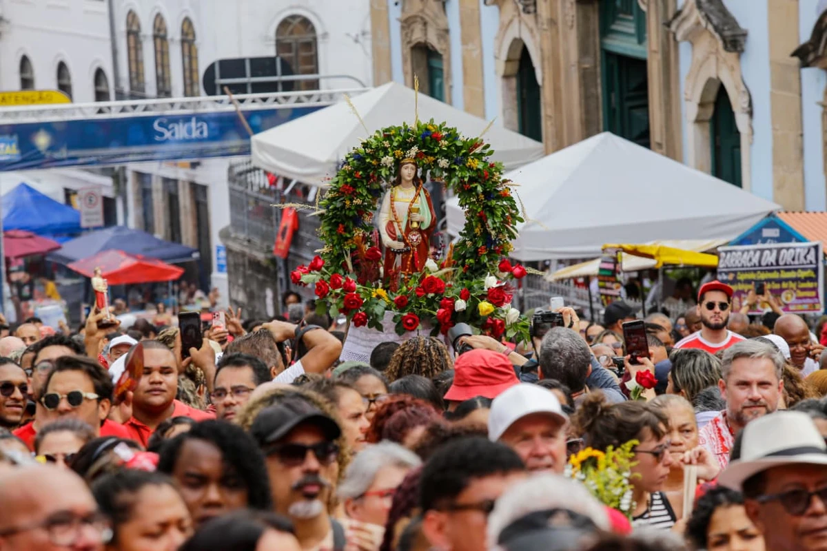 Fiéis celebram Santa Bárbara por Arisson Marinho/CORREIO