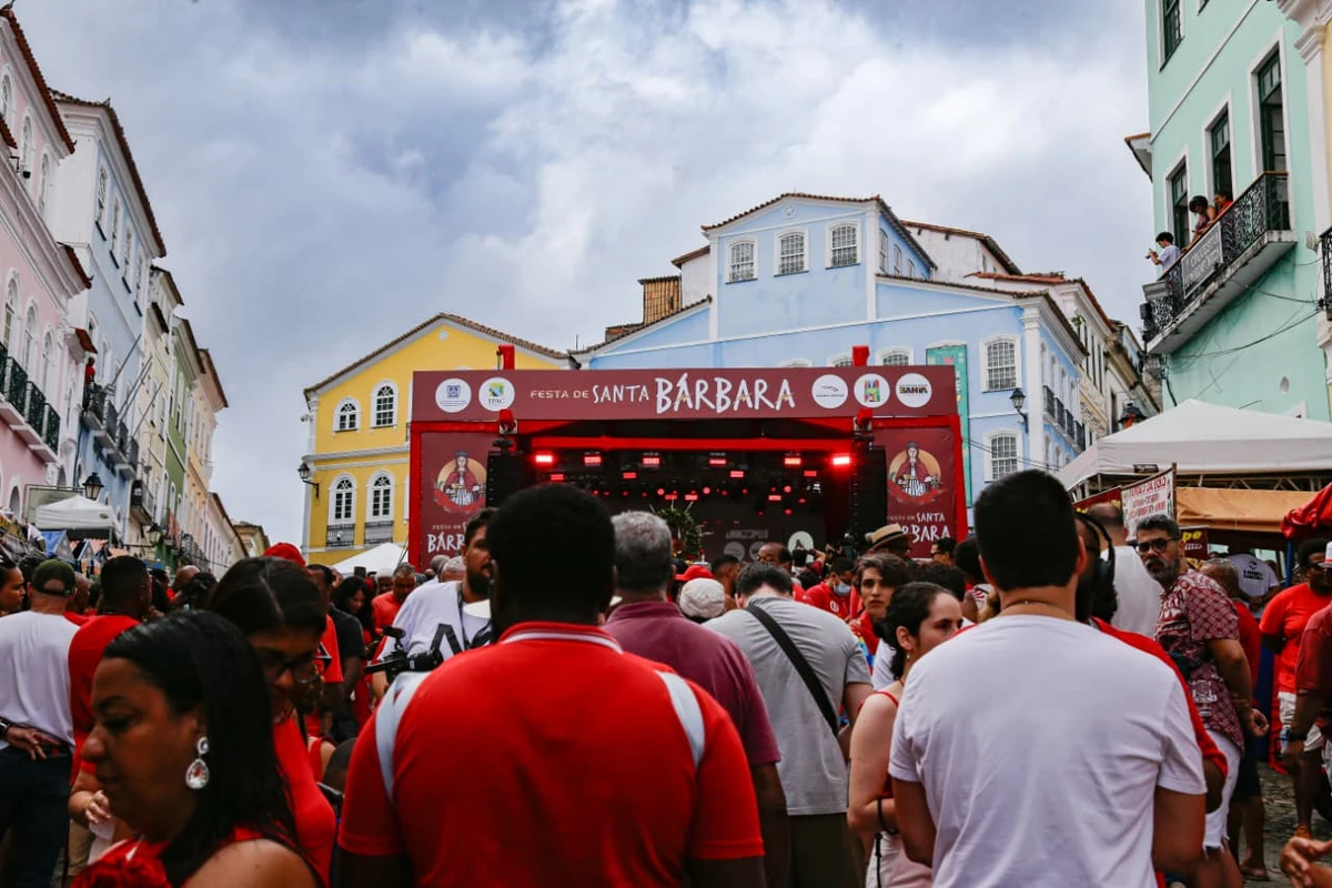 Fiéis celebram Santa Bárbara por Arisson Marinho/CORREIO