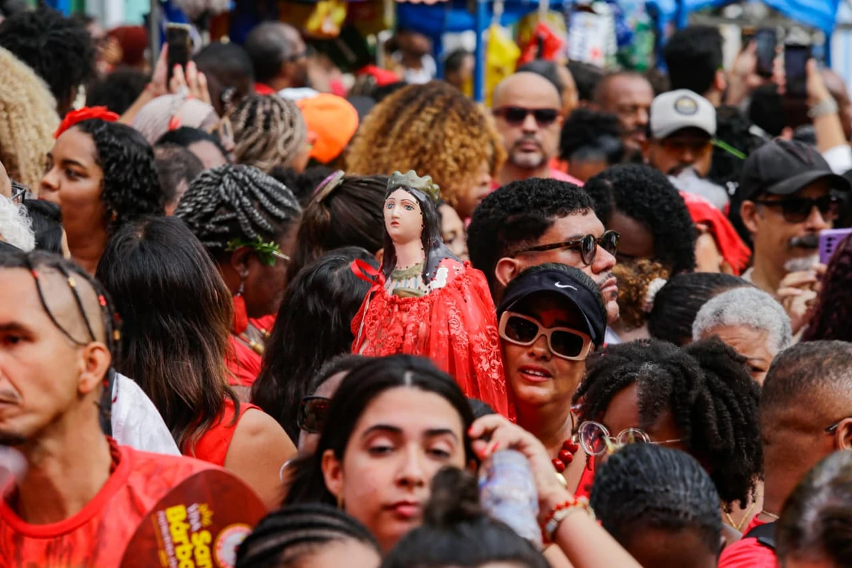 Fiéis celebram Santa Bárbara por Arisson Marinho/CORREIO