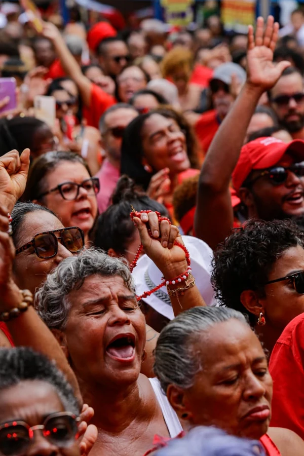 Fiéis celebram Santa Bárbara por Arisson Marinho/CORREIO