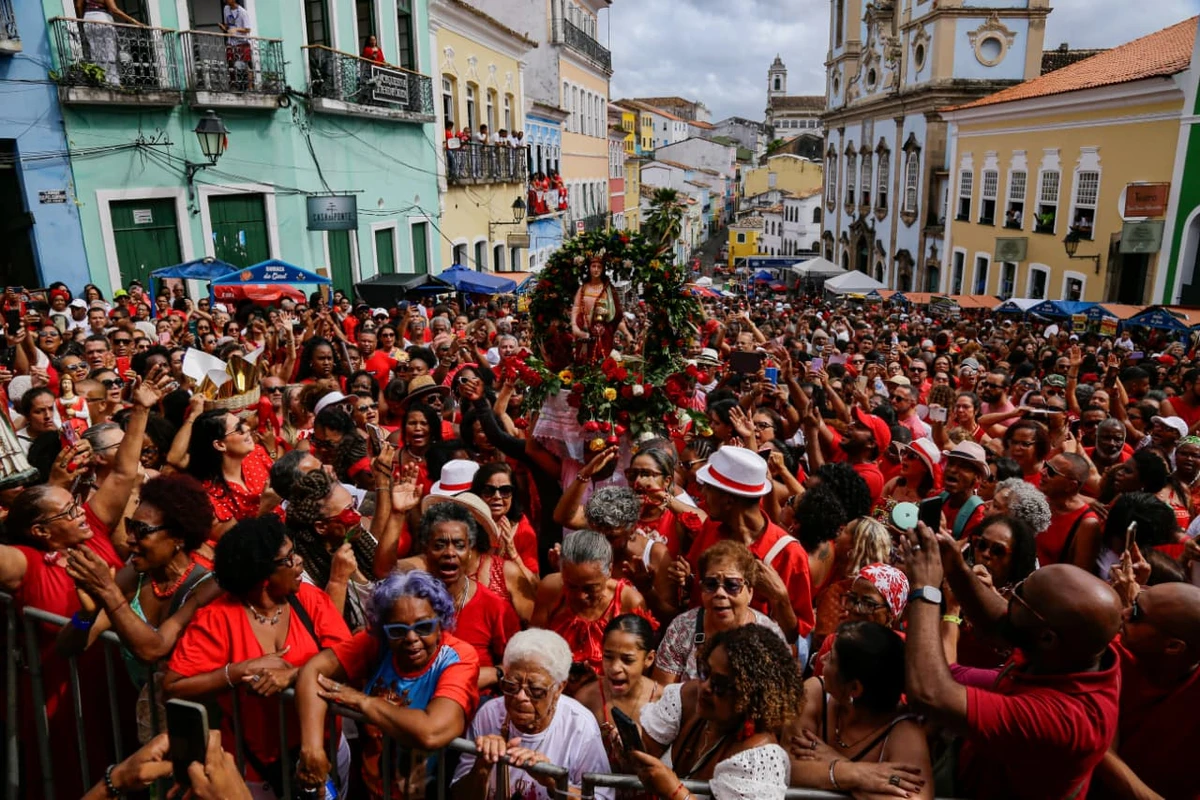 Fiéis celebram Santa Bárbara por Arisson Marinho/CORREIO