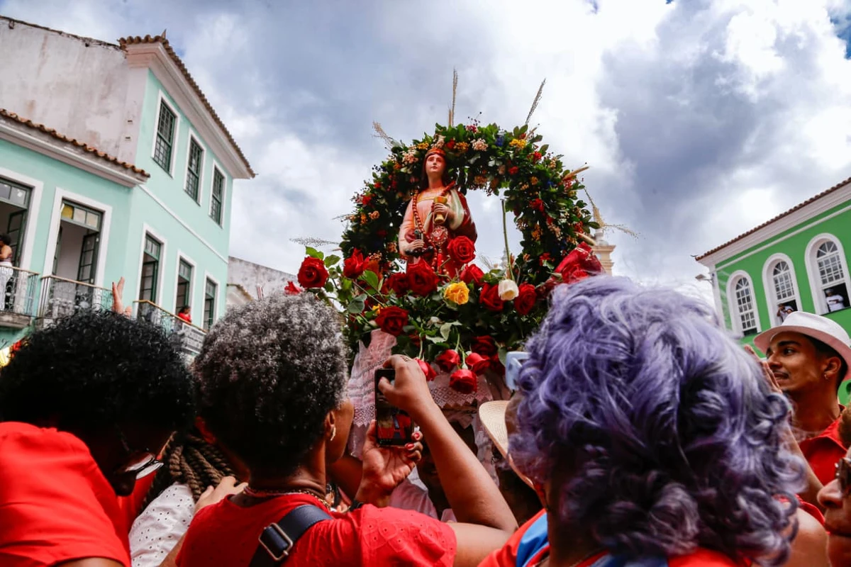 Fiéis celebram Santa Bárbara por Arisson Marinho/CORREIO
