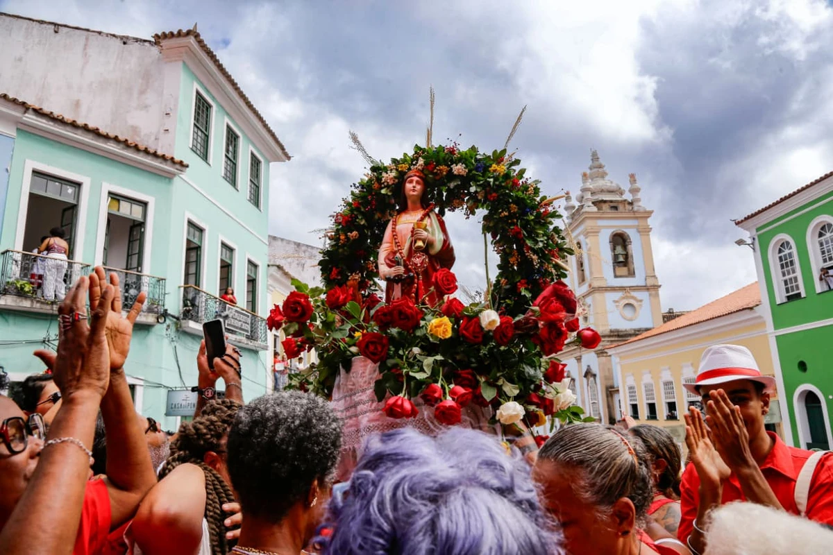 Fiéis celebram Santa Bárbara por Arisson Marinho/CORREIO