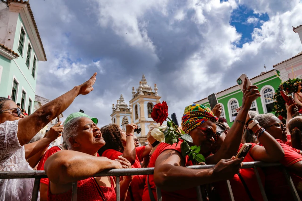 Fiéis celebram Santa Bárbara por Arisson Marinho/CORREIO