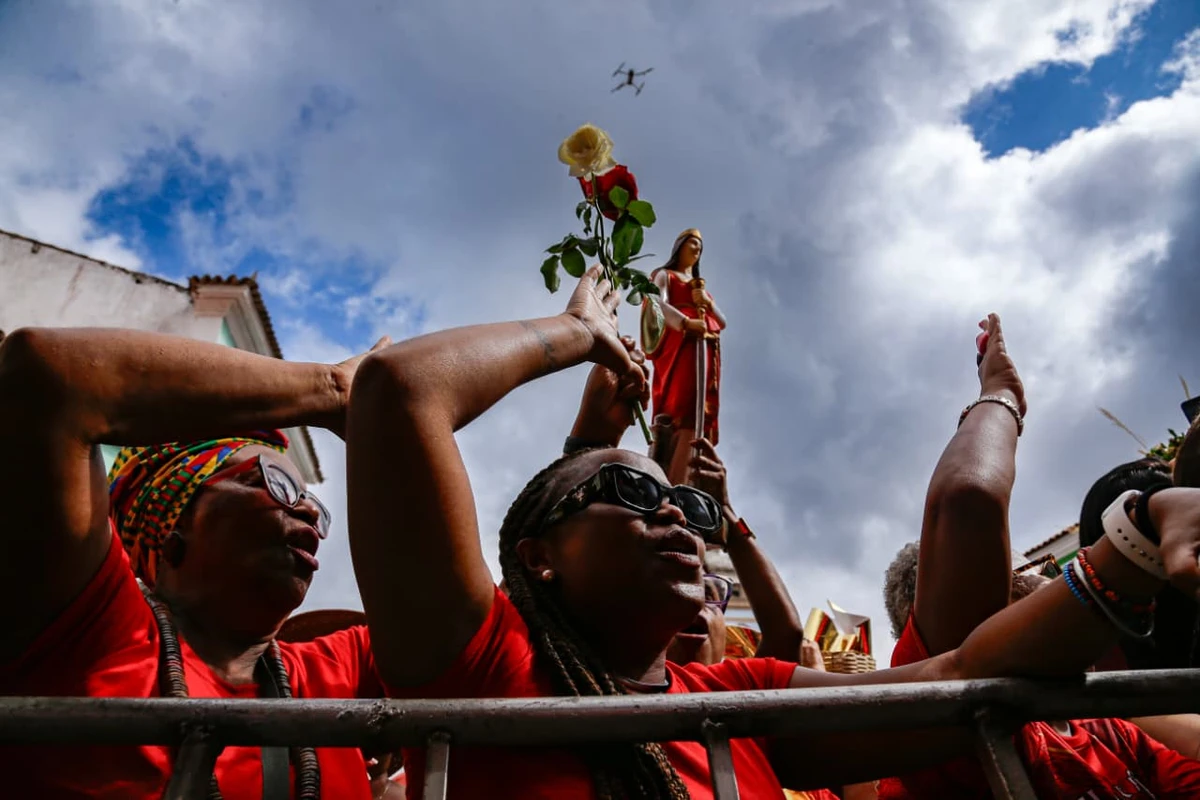 Fiéis celebram Santa Bárbara por Arisson Marinho/CORREIO