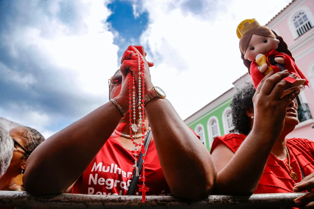 Fiéis celebram Santa Bárbara por Arisson Marinho/CORREIO