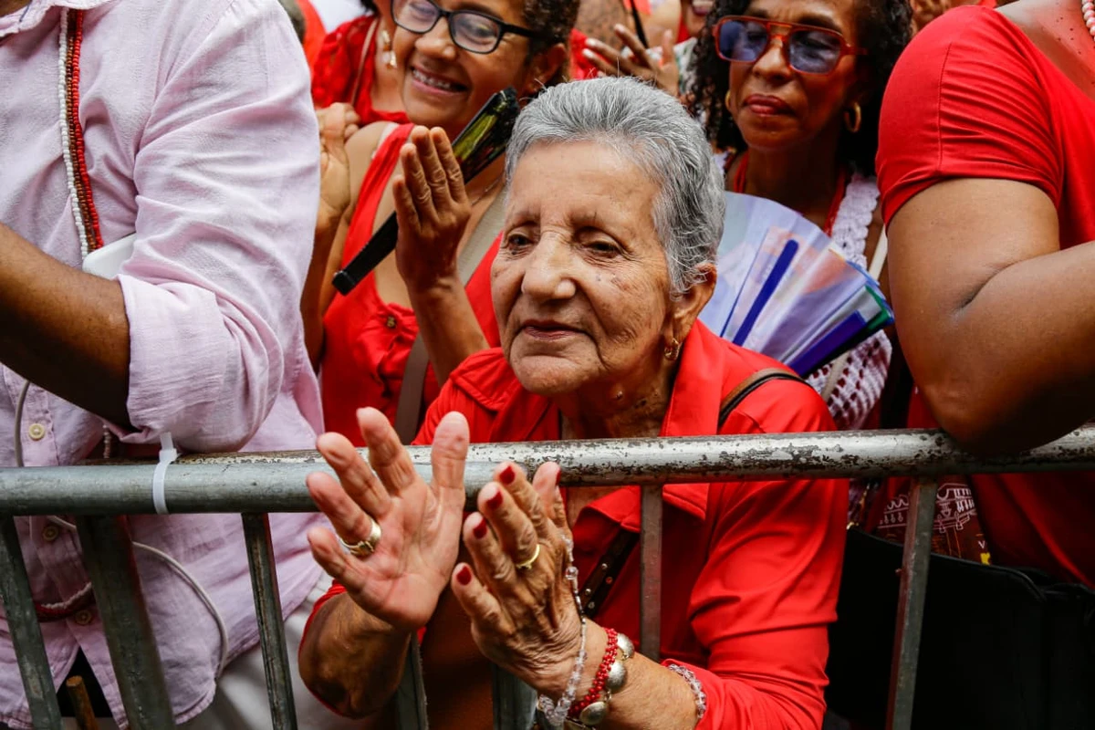 Fiéis celebram Santa Bárbara por Arisson Marinho/CORREIO