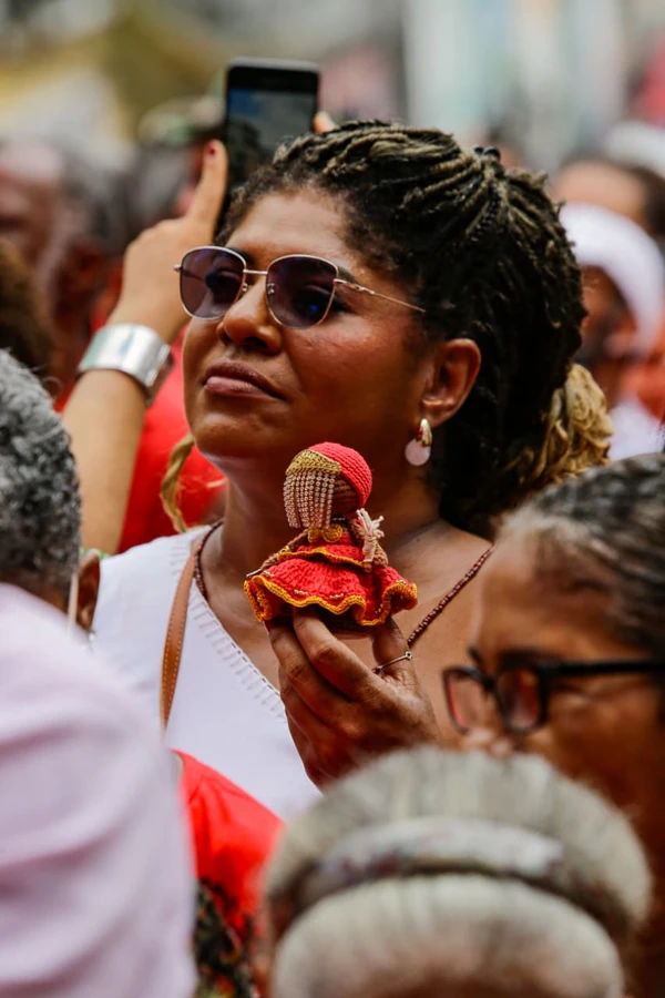 Fiéis celebram Santa Bárbara por Arisson Marinho/CORREIO