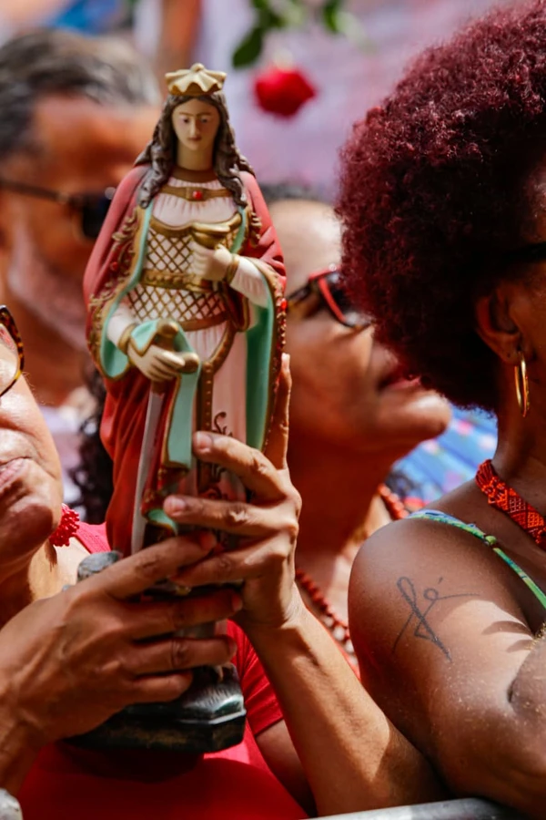 Fiéis celebram Santa Bárbara por Arisson Marinho/CORREIO