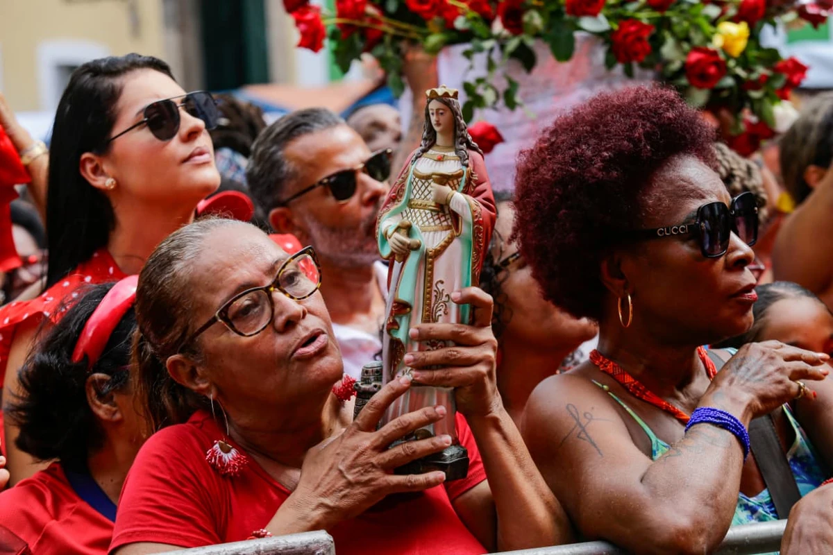 Fiéis celebram Santa Bárbara por Arisson Marinho/CORREIO