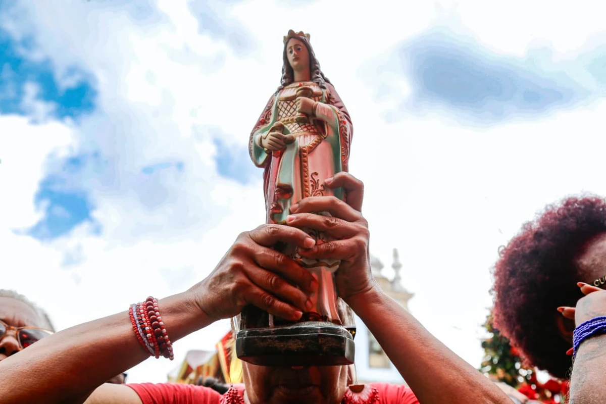 Fiéis celebram Santa Bárbara por Arisson Marinho/CORREIO