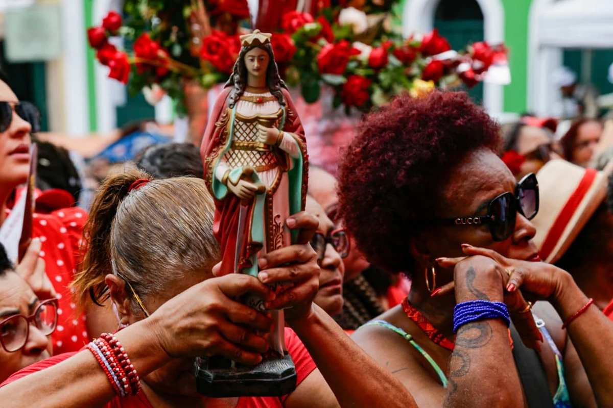 Fiéis celebram Santa Bárbara por Arisson Marinho/CORREIO