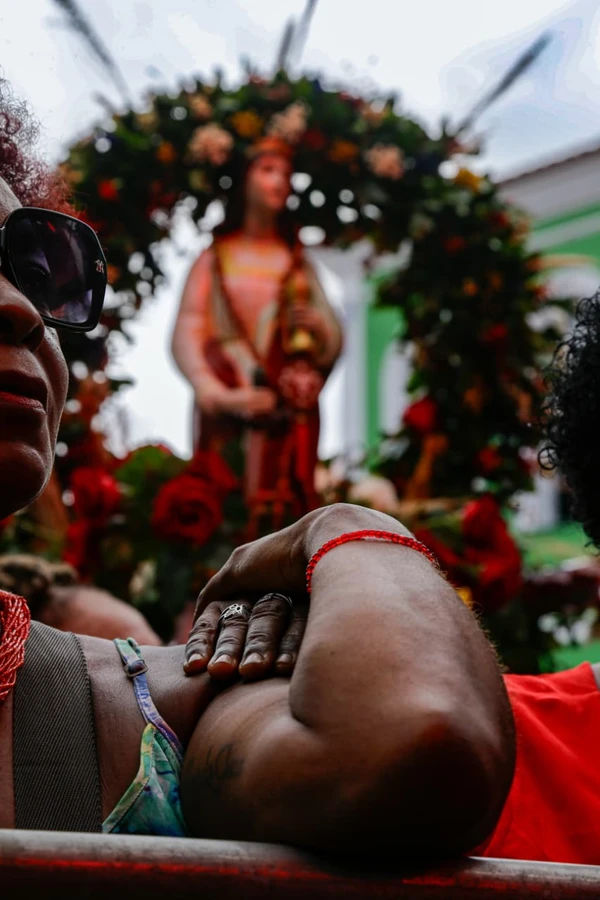 Fiéis celebram Santa Bárbara por Arisson Marinho/CORREIO