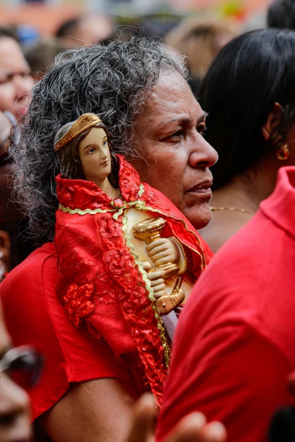 Fiéis celebram Santa Bárbara por Arisson Marinho/CORREIO