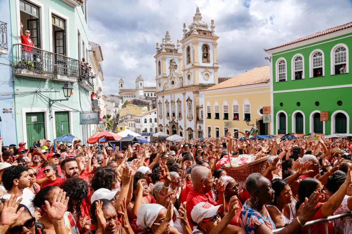 Fiéis celebram Santa Bárbara por Arisson Marinho/CORREIO