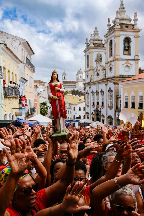 Fiéis celebram Santa Bárbara por Arisson Marinho/CORREIO