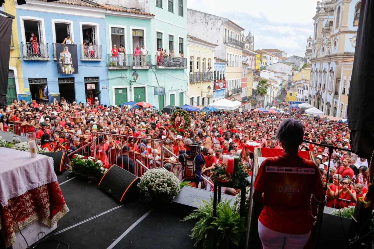 Fiéis celebram Santa Bárbara por Arisson Marinho/CORREIO