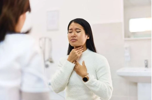 Gripe, laringite ou amigdalite? Saiba como diferenciar as causas da dor de garganta