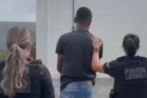 Jovem foi preso em flagrante em Feira de Santana por Reprodução