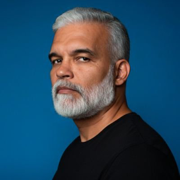 O autor C. S. Soares por divulgação