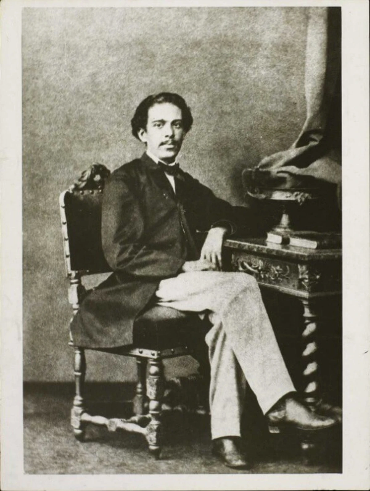 O jovem Machado de Assis por divulgação