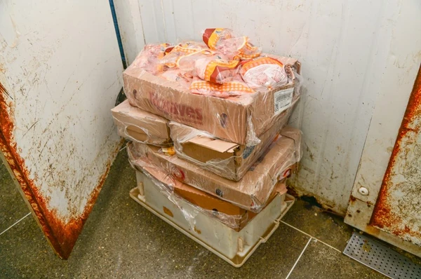 Parte da estrutura do açougue foi interditada por Divulgação/ Visa