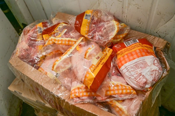 Parte da estrutura do açougue foi interditada por Divulgação/ Visa