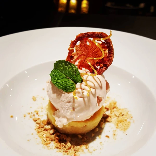 Pudim de queijo canastra, soverte de goiaba e farofa de castanha de caju por Reprodução/ Redes sociais