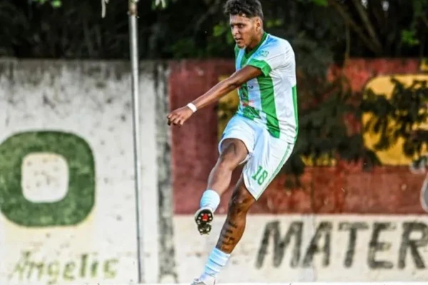 Ravelly foi morto a tiros em casa por Reprodução