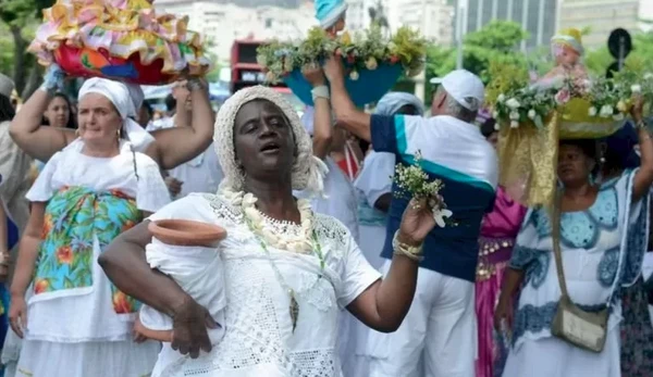 Usar branco na virada do ano se tornou cultura brasileira por Reprodução