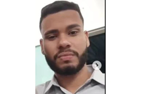 Veja quem é o jovem morto em acidente de moto  por Reprodução