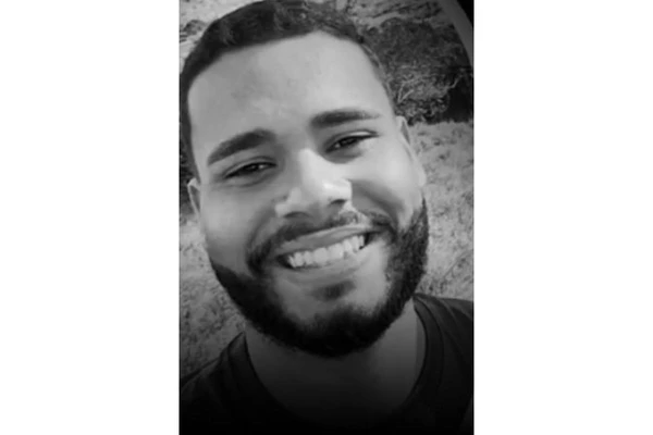 Veja quem é o jovem morto em acidente de moto  por Reprodução