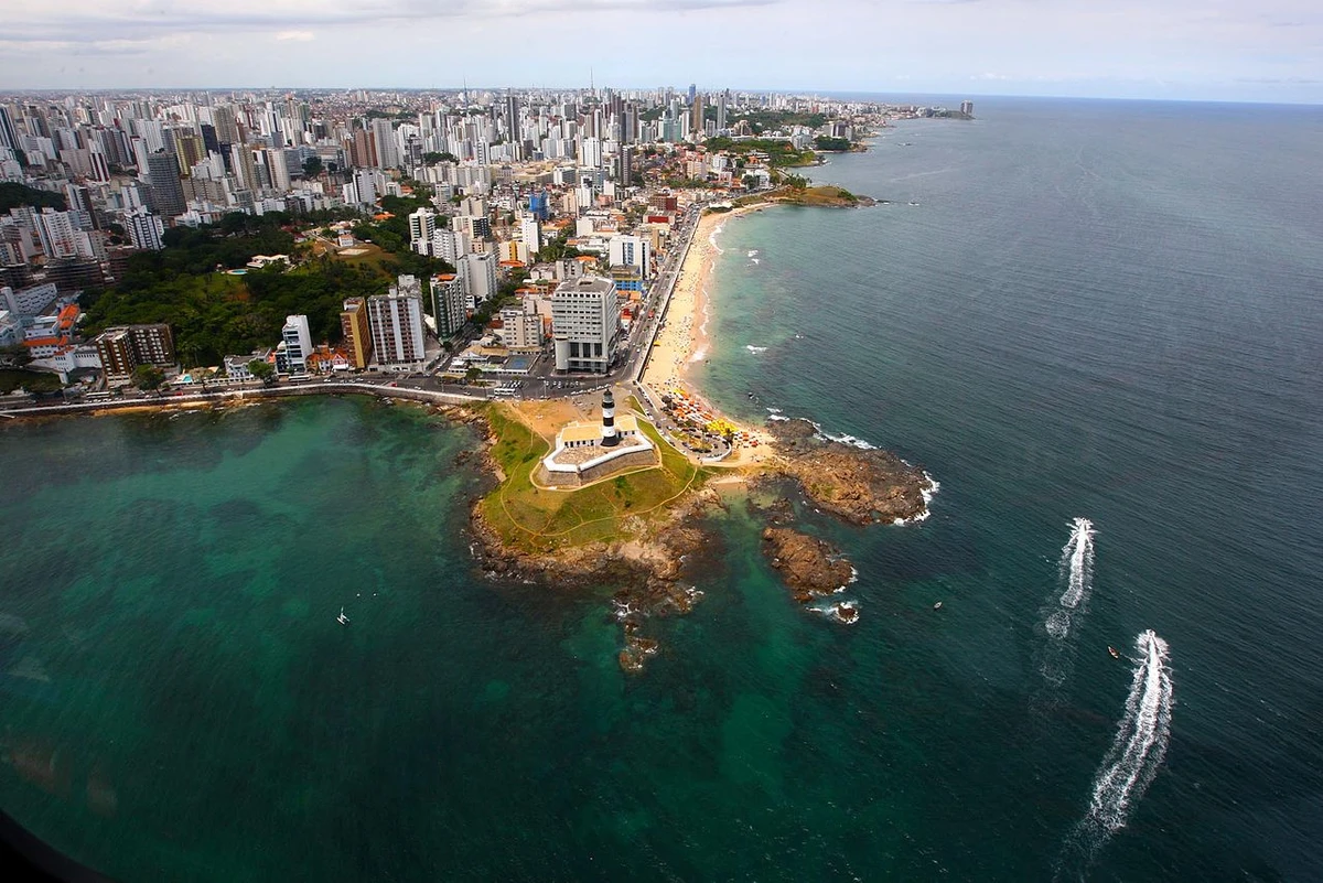 Vista área da região da Barra, em Salvador