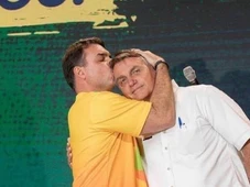 Imagem - Flávio Bolsonaro afirma que foi escolhido pelo pai para disputar a presidência